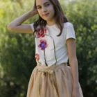 Fusta creata din tul cu funda aurie