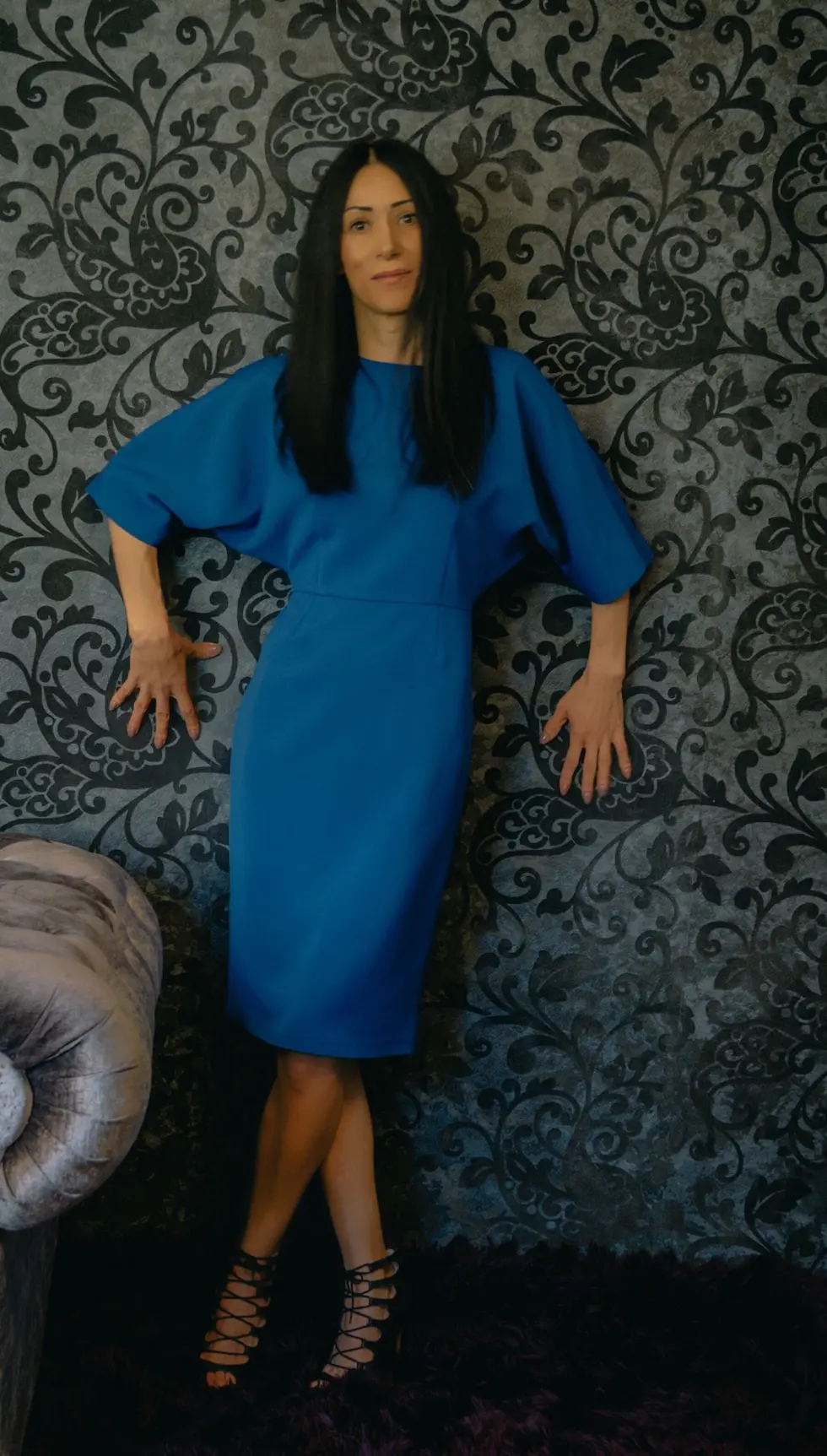 Rochie albastra scurta, dreapta, maneci fluture