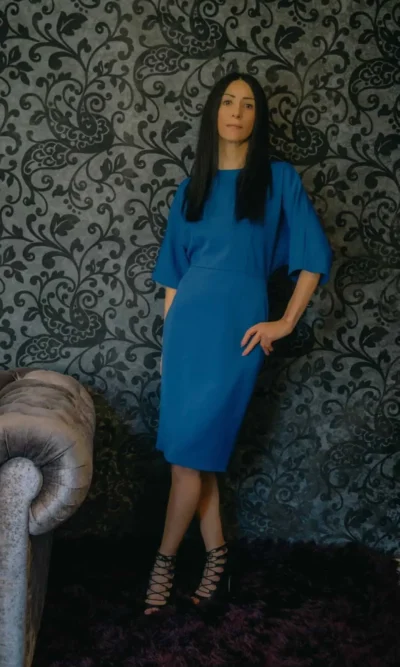 Rochie albastra scurta, dreapta, maneci fluture