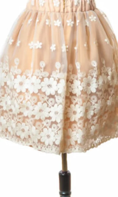 Fusta creata organza cu flori pe fond bej