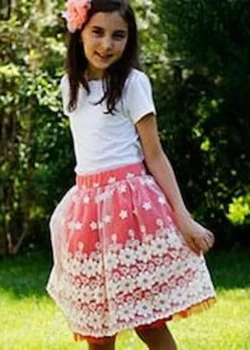 Fusta creata organza cu flori pe fond corai