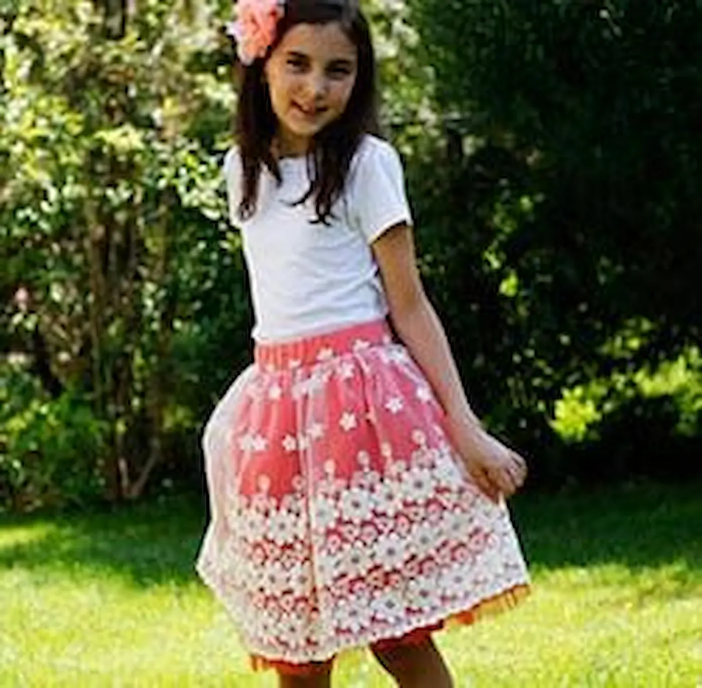 Fusta creata organza cu flori pe fond corai