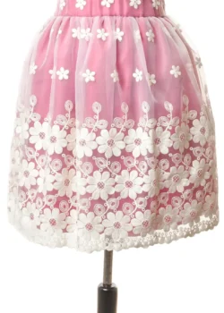 Fusta creata organza cu flori pe fond fucsia