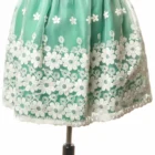 Fusta creata organza cu flori pe fond verde