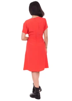 Rochie evazata cu maneca scurta si decolteu rotund din matase corai