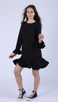 Rochie din tesatura neagra cu volane la maneci si la poale