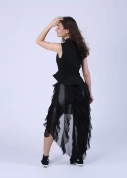Fusta asimetrica neagra din mesh negru si volane verticale