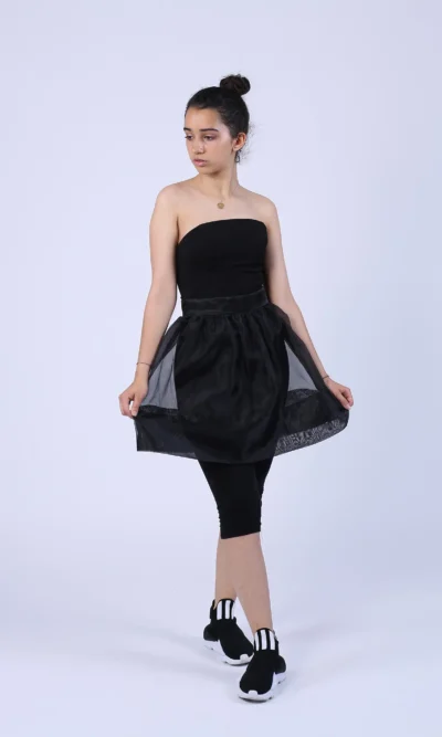 Fusta creata din organza neagra transparenta