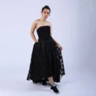 Fusta lunga asimetrica cu buzunare din dantela neagra