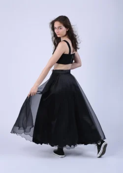 Fusta lunga clos cu buzunare din organza neagra