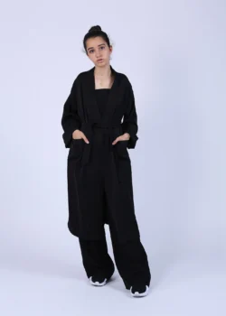 Rochie-halat din matase naturala neagra, inchisa cu cordon