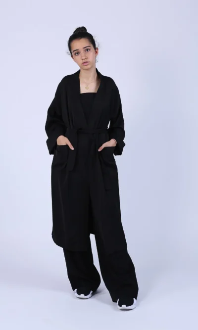 Rochie-halat din matase naturala neagra, inchisa cu cordon