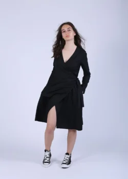 Rochie petrecuta evazata din stofa neagra