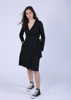 Rochie petrecuta evazata din stofa neagra