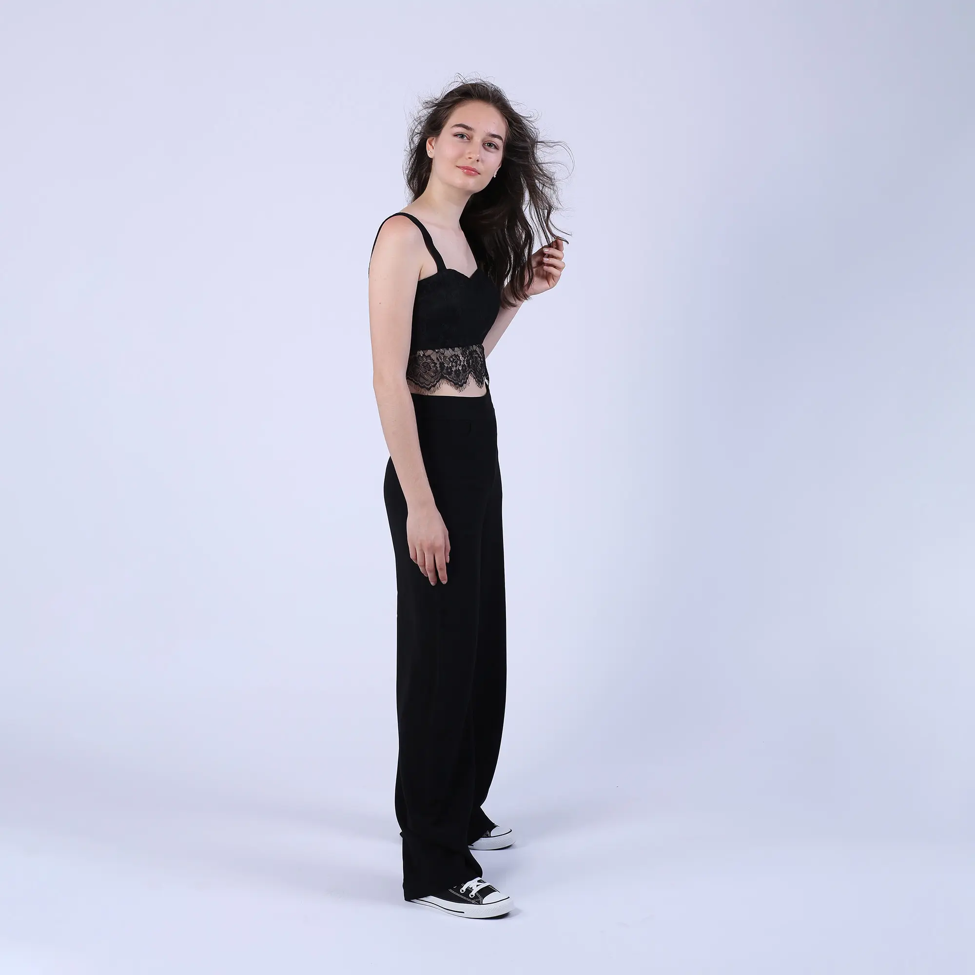 Top-corset negru din dantela cu bretele late