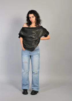 Bluza eleganta cu umerii goi din matase naturala neagra