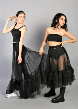 Fusta din tulle negru, lunga, cu volane la poale