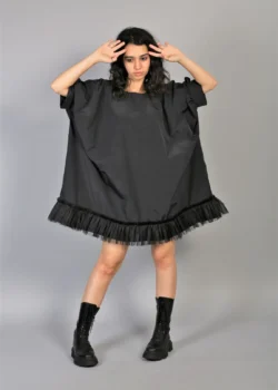 Rochie din fas negru cu volane din tulle