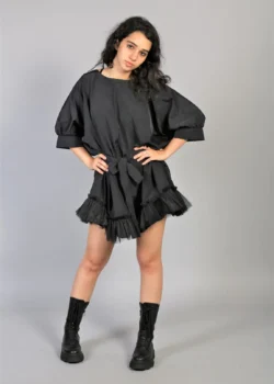 Rochie din fas negru cu volane din tulle