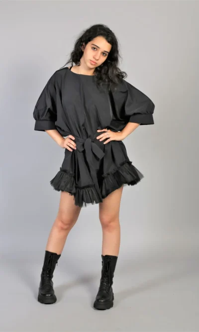 Rochie din fas negru cu volane din tulle