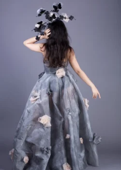 Rochie din organza gri argintiu cu clos bogat - Image 2