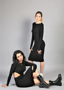 Rochie din lycra neagra, decupata lateral