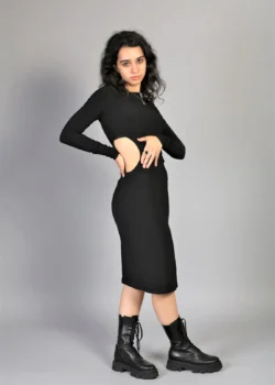 Rochie din lycra neagra, decupata lateral