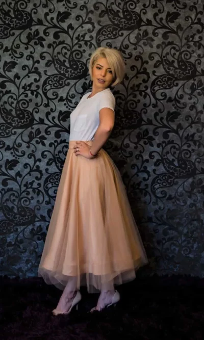 Fusta clos bej din tulle in straturi