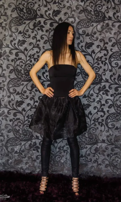 Fusta neagra scurta organza
