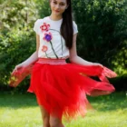 Fusta tul rosu sub forma de frunze