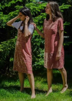 Rochie din catifea somon, cu bretele