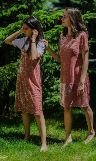 Rochie din catifea somon, cu bretele