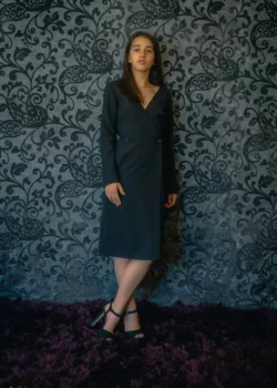 rochie neagra surta midi petrecuta din stofa